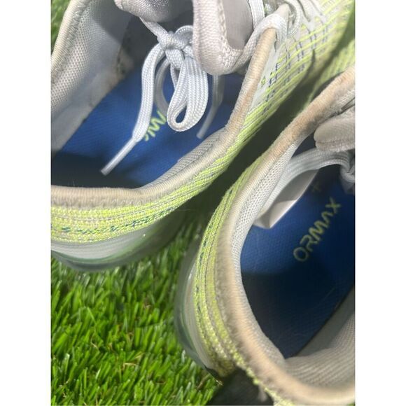 Nike Air VaporMax Flyknit 3 GS Light Silver Volt Size 5.5Y Womens 7 BQ5238-002 - Picture 4 of 9